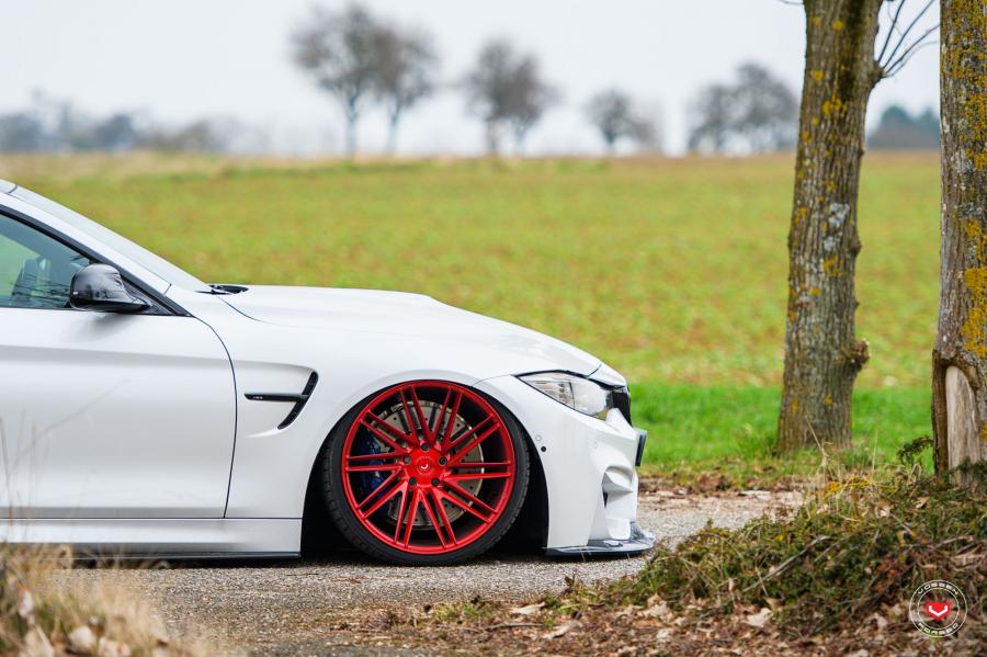 Детали экстерьера BMW M4 Coupe on Vossen Wheels (VPS-307T) 2017 года  (фото 9 из 20)